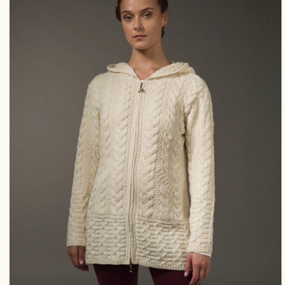 ARAN Fisherman sweater: Hooded Coatigan with celtic knot zipper pull